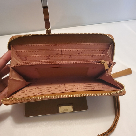 Wristlet/ Wallet- NWOT - Picture 3 of 4